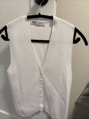 Zara White Sleeveless Button Front Knit Vest